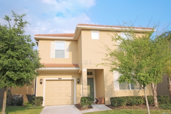 Traveling with a group of 12 this 6 Bedroom spacious and luxurious vacation home holiday rental is located in Paradise Palms Orlando's number 1 resort